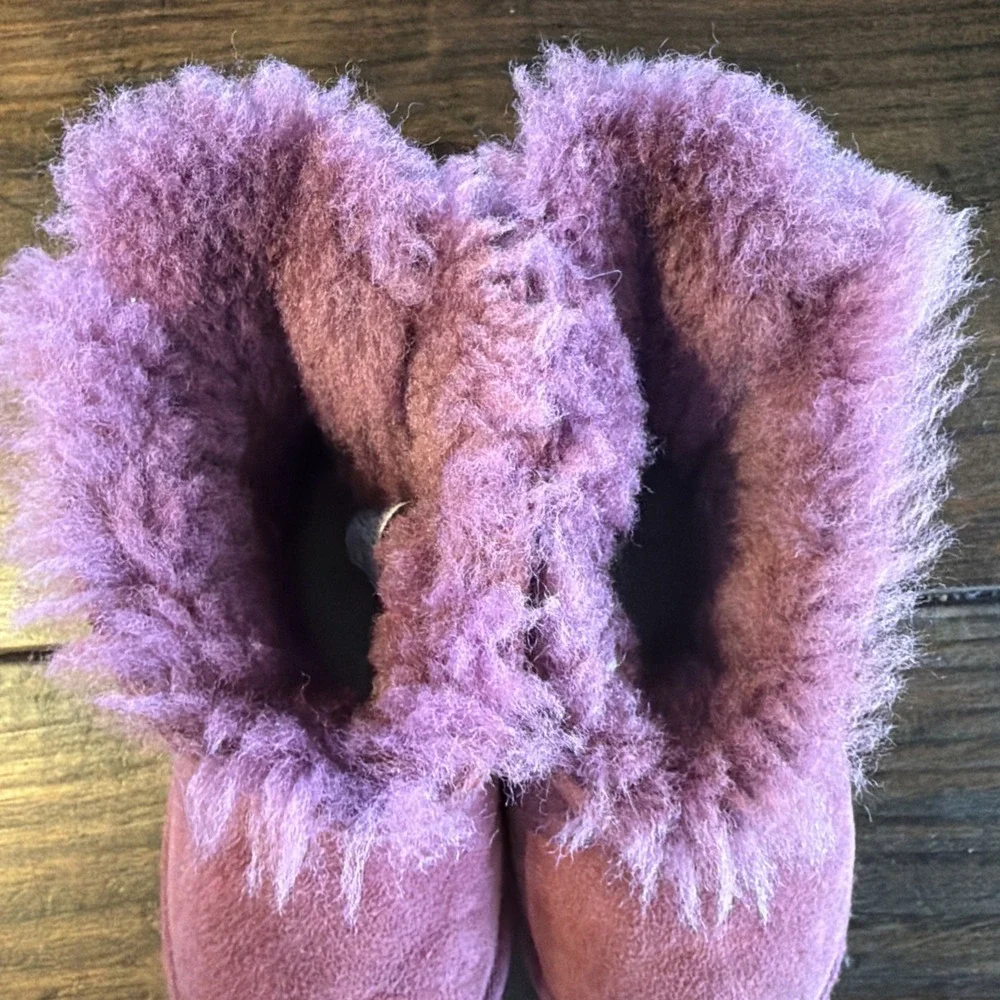 UGG Kids Classic Mini Boots Mauve Purple Suede Shearling Lined Girls Size 8